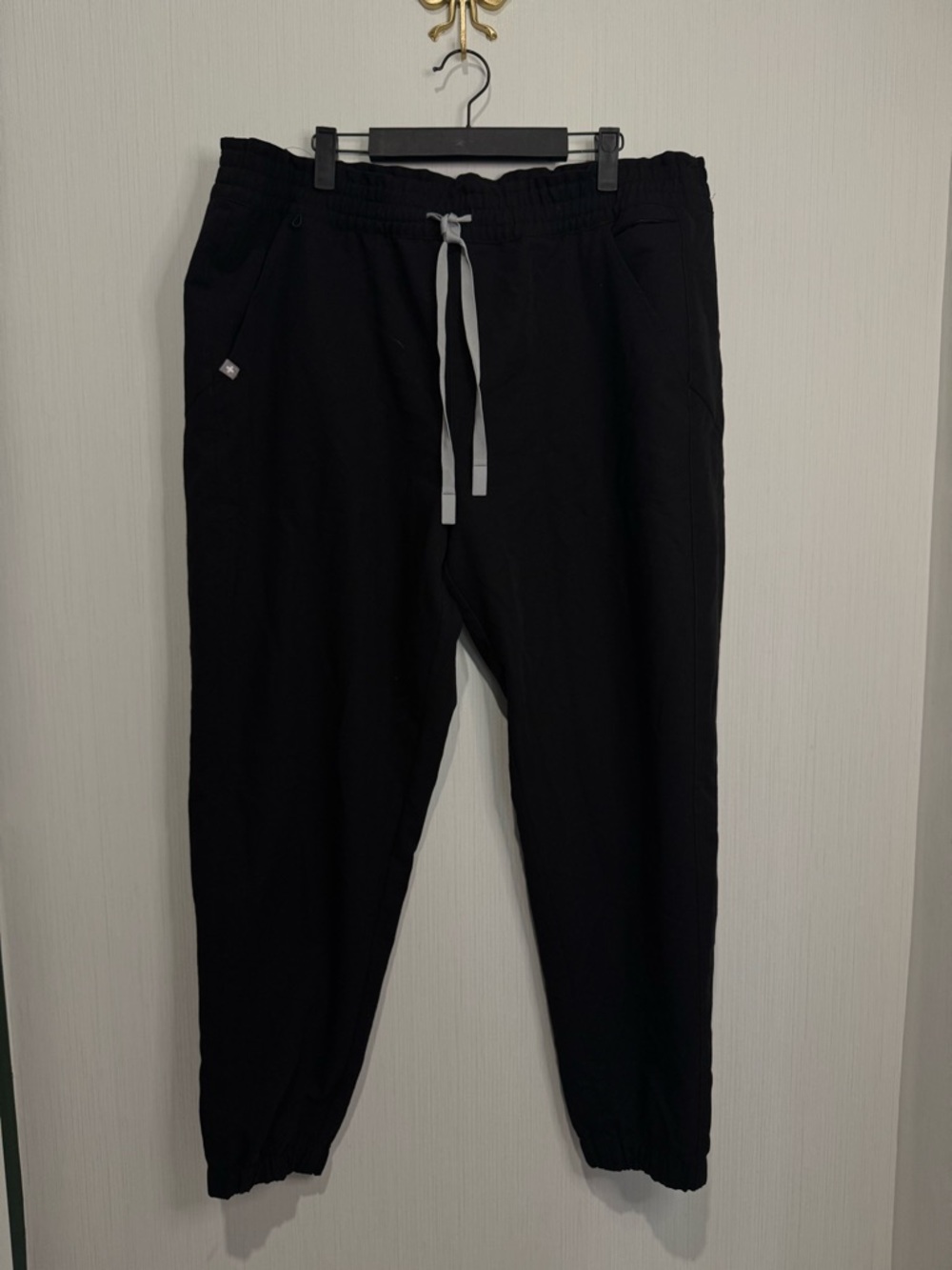 FIGS High Waisted Regina Jogger Scrub Pants. Style: 1000622. Black. XXL Petite.